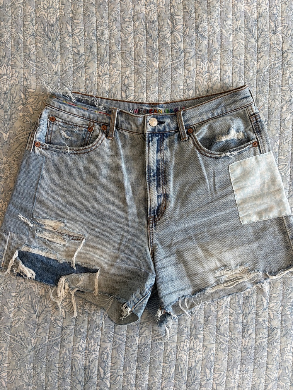 American Eagle Outfitters Light Wash Distressed Denim Women's Shorts